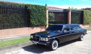 la-casa-del-expresidente-Oscar-Arias.-Rohrmoser-Costa-Rica-Mercedes-Limousine-300D.jpg
